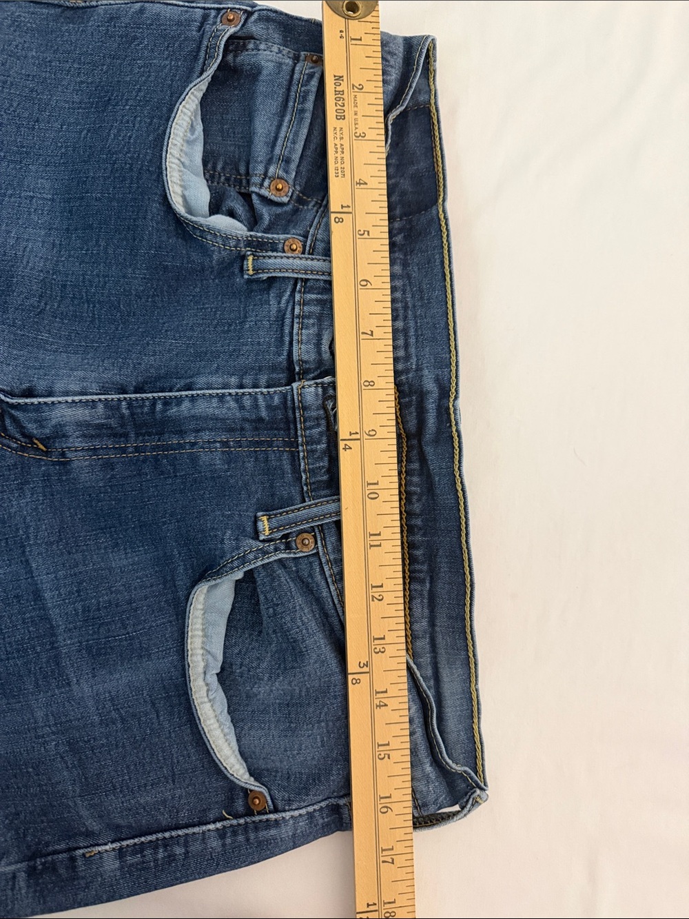 Levi's 34/30 514 Classic Straight-Leg Women's Jeans in Medium Blue - Picture 6 of 8